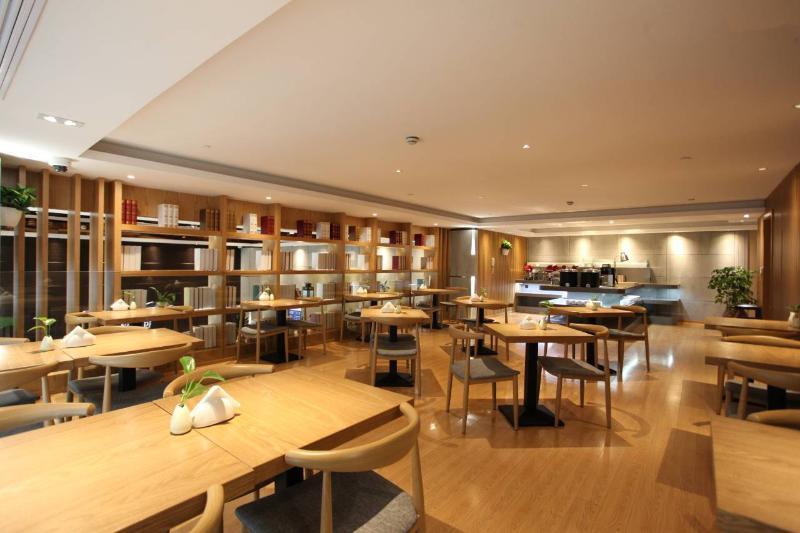 Remember Town Poly Theater Hotel 3*
